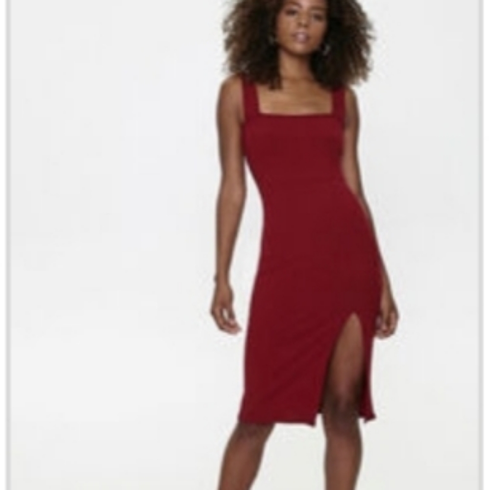 Dark red ribbed bodycon dress with slit
